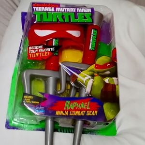 Vintage 2012 TMNT Nickelodeon Raphael Ninja Combat Gear( NIB). Some Wear On Box